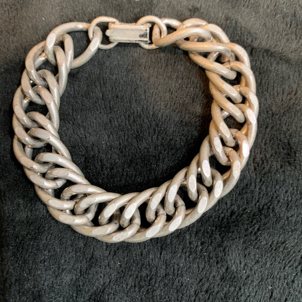 Linked silver bracelet not silver